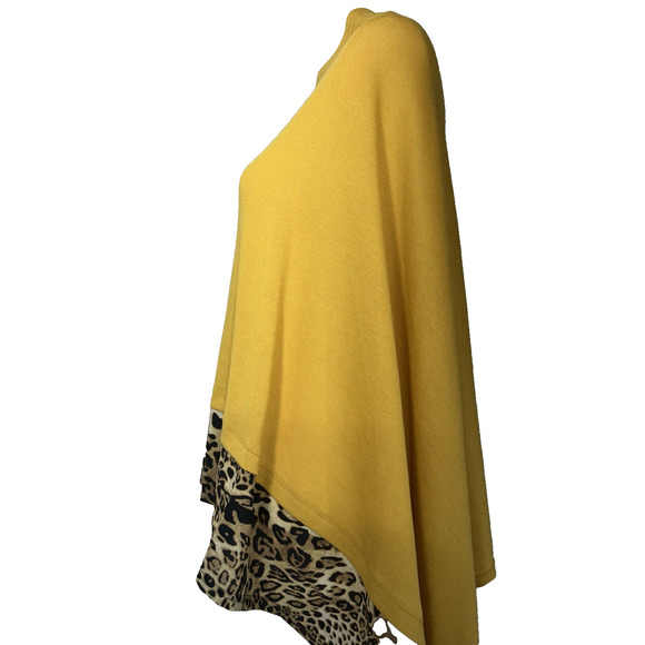 NWT Cozy Regency Mobwife Animal Print and Gold Poncho Shawl Wrap One Size - Picture 3 of 9